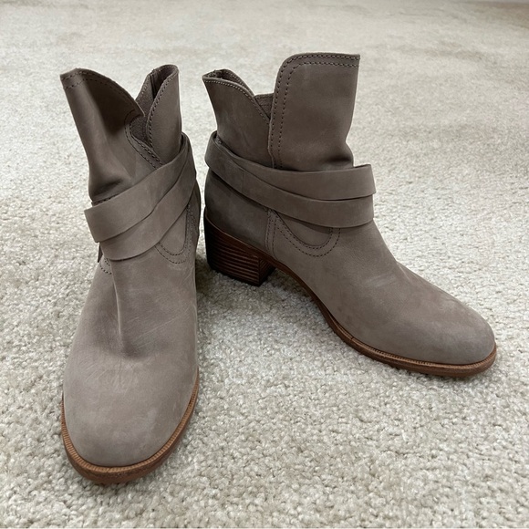 Ugg Australia Women Elora Sahara Gray Suede Ankle Boots Booties Sz 9.5 1019148, - Picture 6 of 16